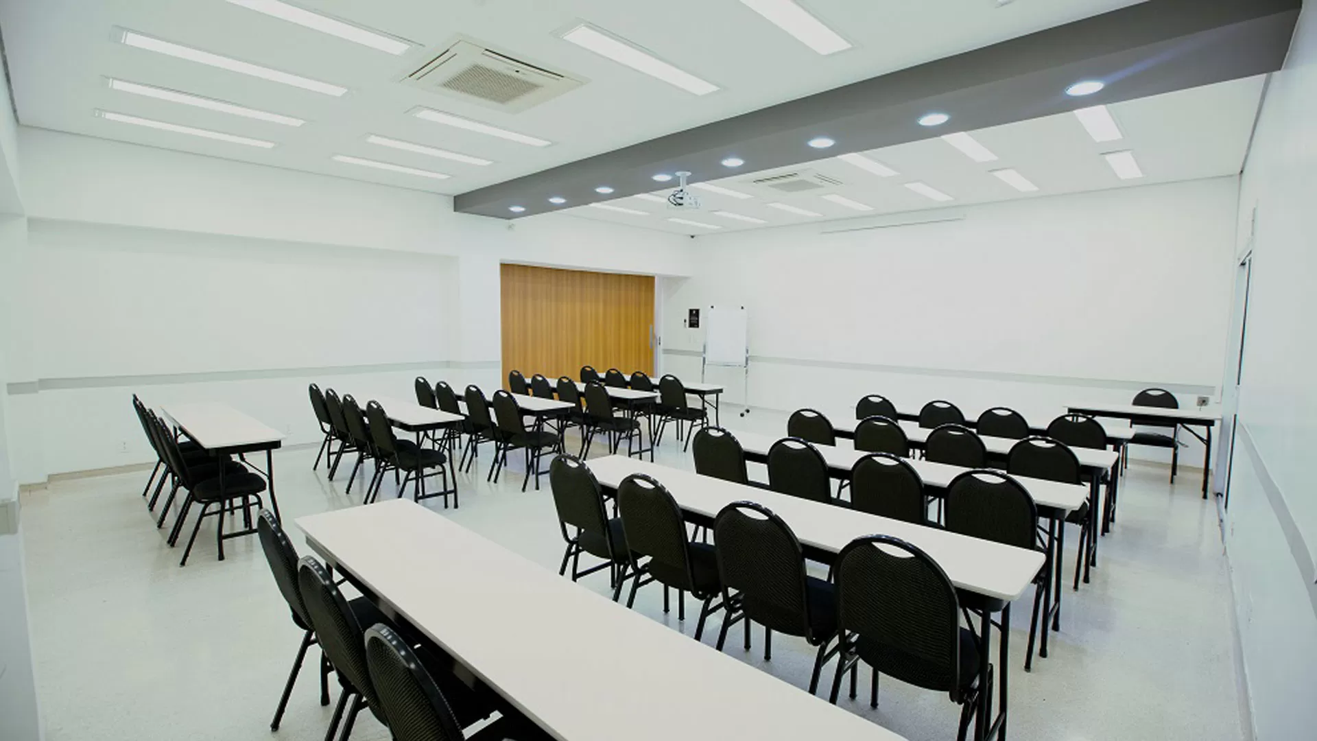 O formato sala escolar e seus atributos